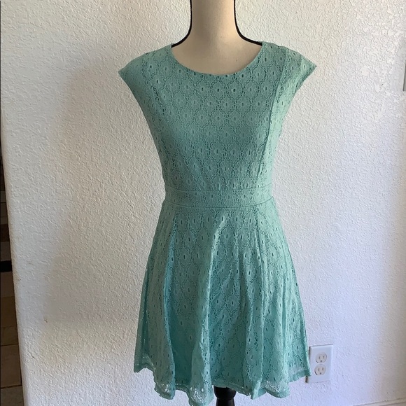 Forever 21 Dresses & Skirts - Forever 21 lace dress
